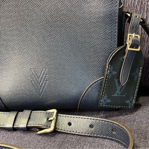 Louis Vuitton Nikolai Messenger - Picture 8 of 14